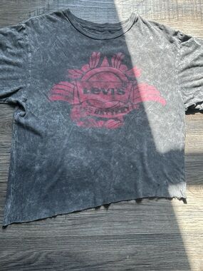 Levi’s acid wash tee